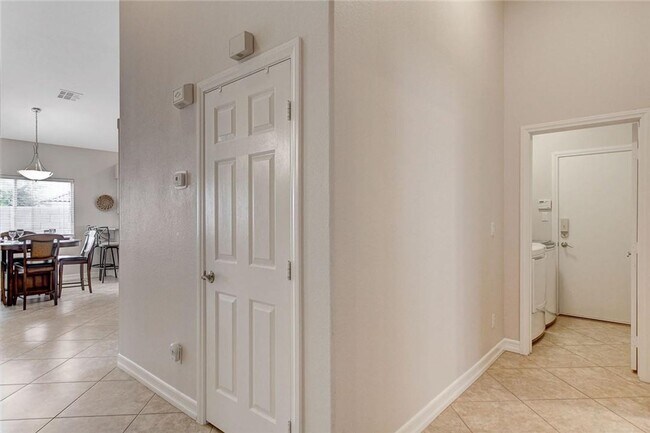 Building Photo - IMMACULATE FURNISHED 3BEDROOM GREEN VALLEY BEAUTY!