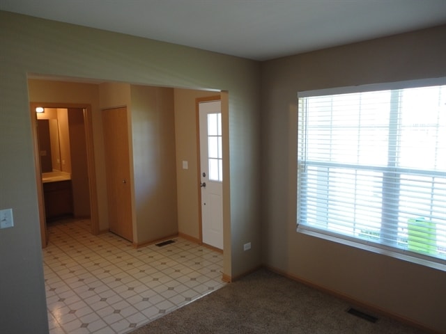 Building Photo - 1319 Roth Dr