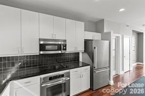 Building Photo - 333 W Trade St