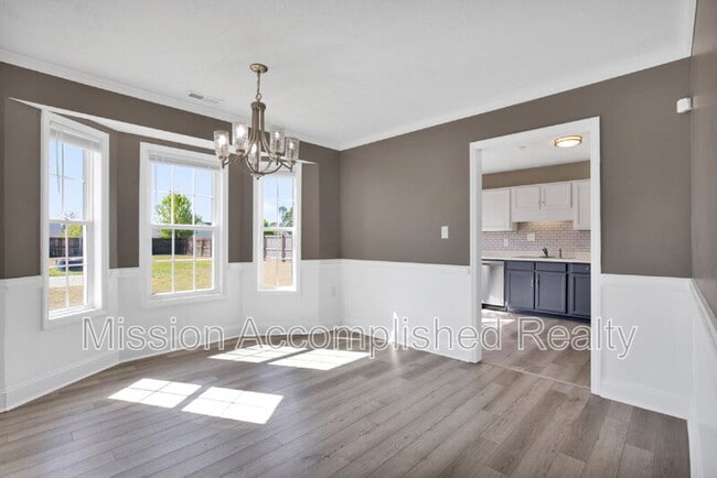 Building Photo - 304 Hawthorn Dr