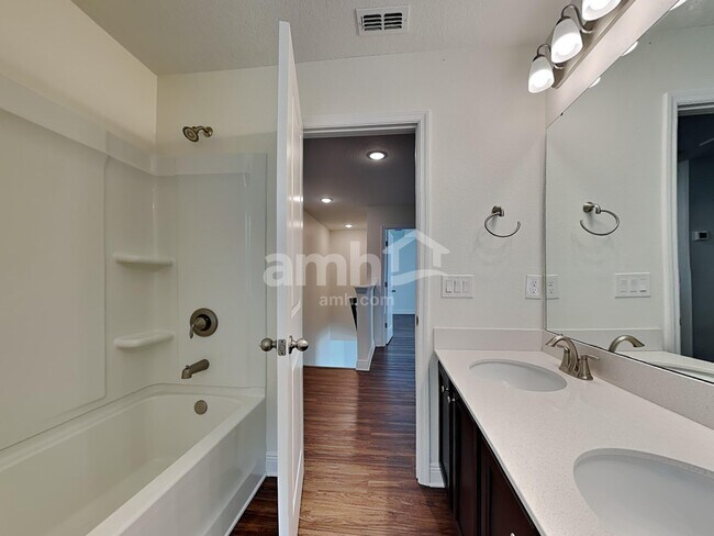 Building Photo - 1048 Lake Trudy Dr