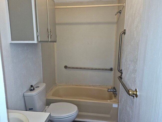 Building Photo - 507 1/2 Tidal St