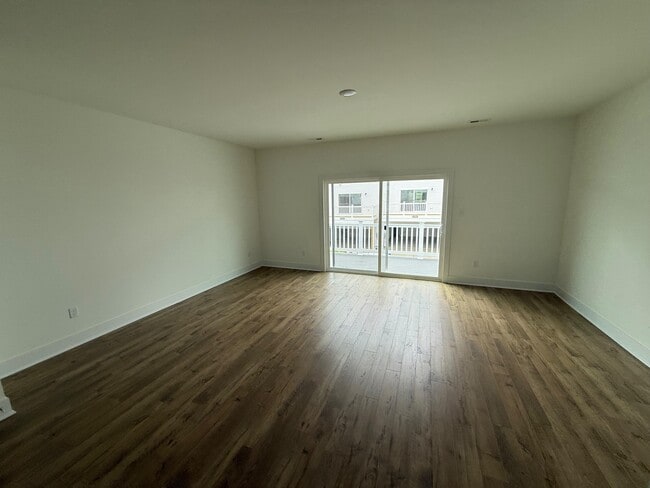 Building Photo - 15354 Oasis Sun Aly