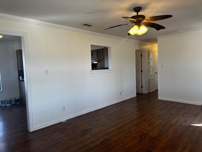 Building Photo - 2065 Peterson Rd S