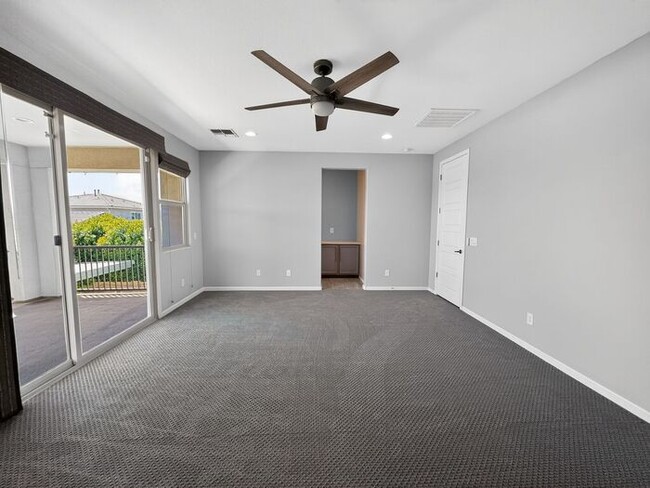 Building Photo - Stunning 5 Bed/5Bath Home in Gated Community – Over 3,100 SqFt of Modern Living -New Carpet throu...