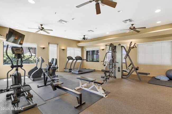 Building Photo - 2550 E River Rd