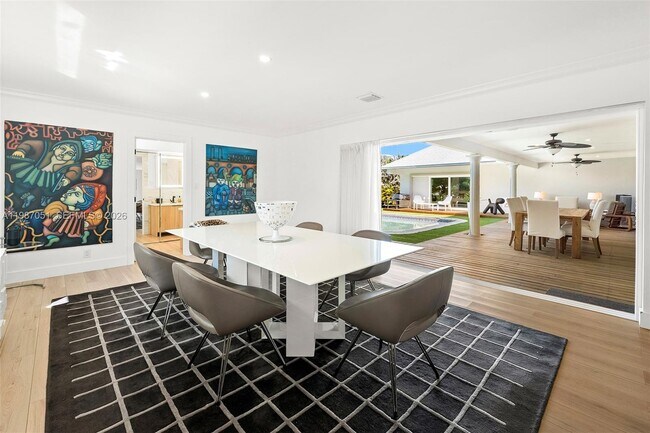 Building Photo - 424 Alamanda Dr