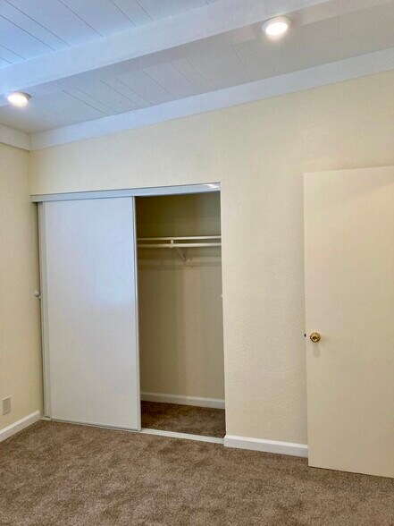 Building Photo - 907 Sharmon Palms Ln