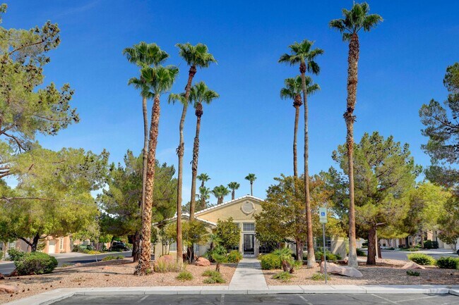 Building Photo - 2 Bedroom Condo w/ Patio & 1 Car Attached ...