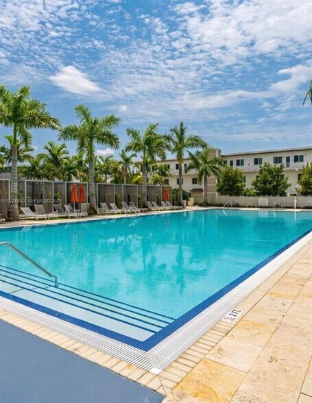 Building Photo - 10229 NW 64th Ter