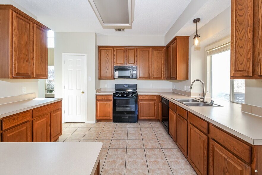 Building Photo - 3105 Lighthouse Dr