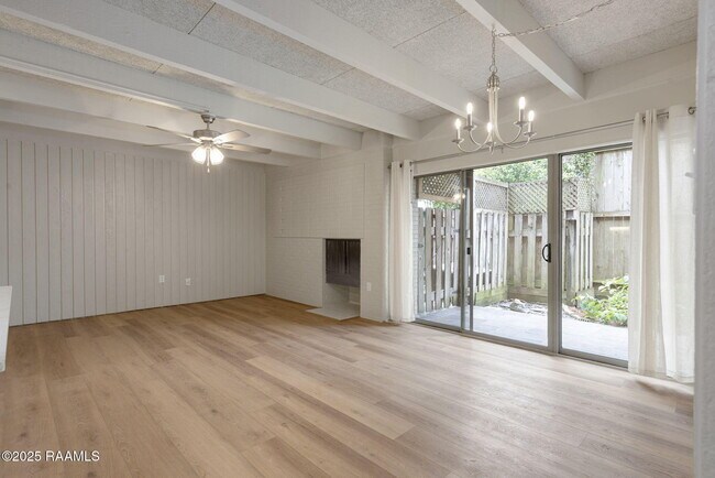 Building Photo - 1008 S College Rd