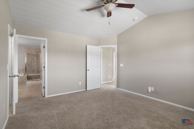 Building Photo - Spacious 3-Bedroom Home in South Fort Coll...