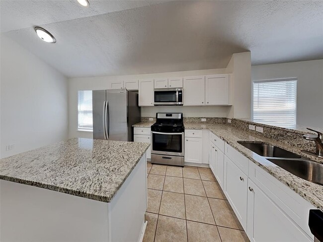 Building Photo - 30022 Saw Oaks Dr