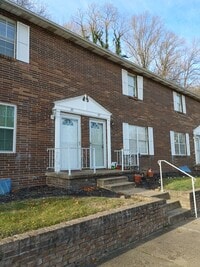 Building Photo - COZY TOWNHOME IN WILLOW TERRACE
