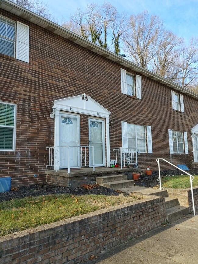 Primary Photo - COZY TOWNHOME IN WILLOW TERRACE