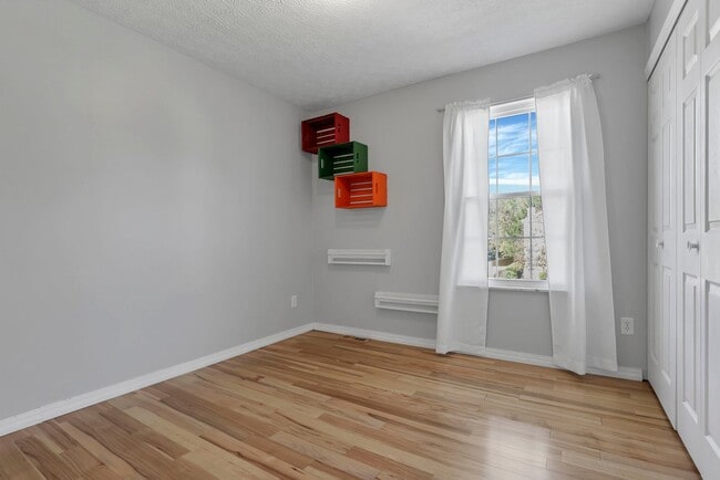 Building Photo - 5399 Thornburg Ct