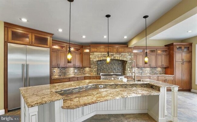 Building Photo - 2054 Madrillon Rd