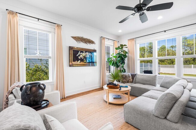 Building Photo - 245 Log Landing St