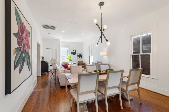 Building Photo - 721 W 12th St