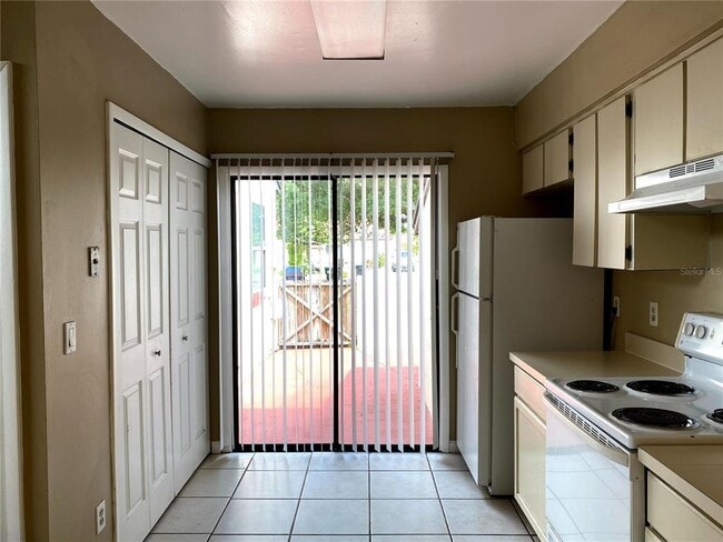 Building Photo - 755 Golden Sunshine Cir