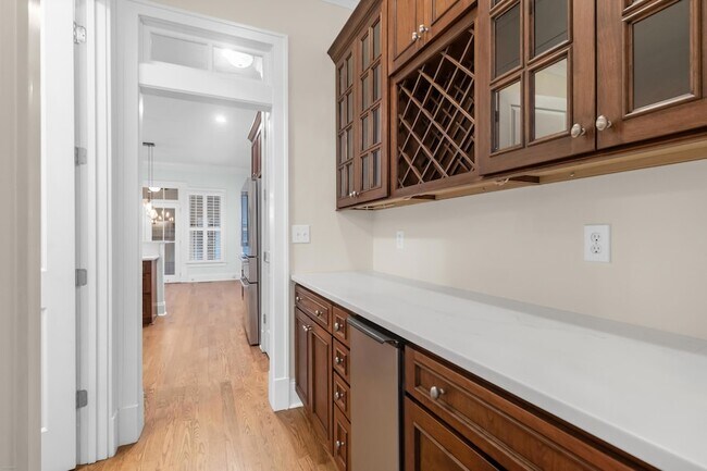 Building Photo - 612 Daggett St