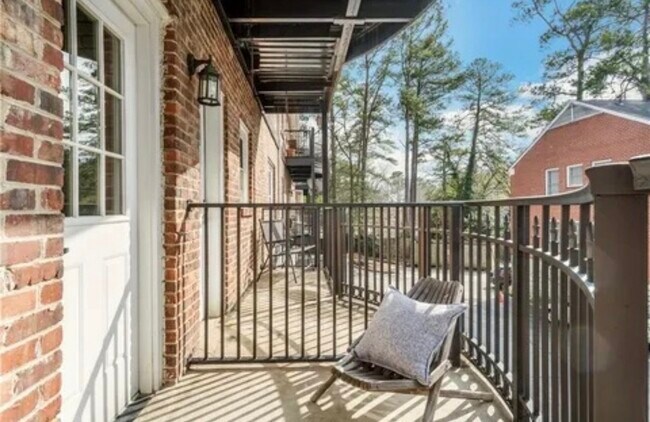 Building Photo - 3675 Peachtree Rd NE