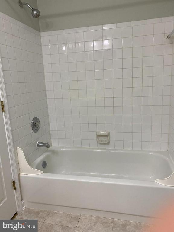 Building Photo - 23 Laurel Path Ct