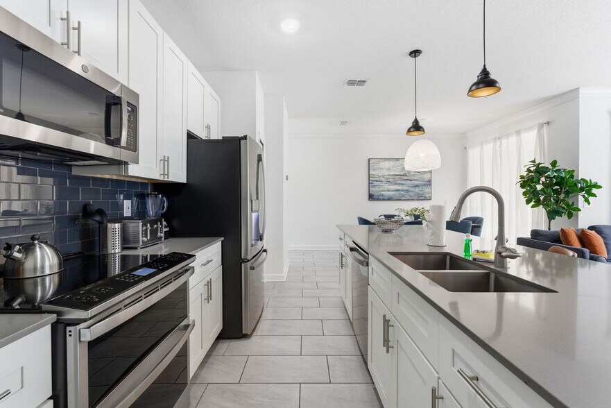 Building Photo - 4224 Paragraph Dr