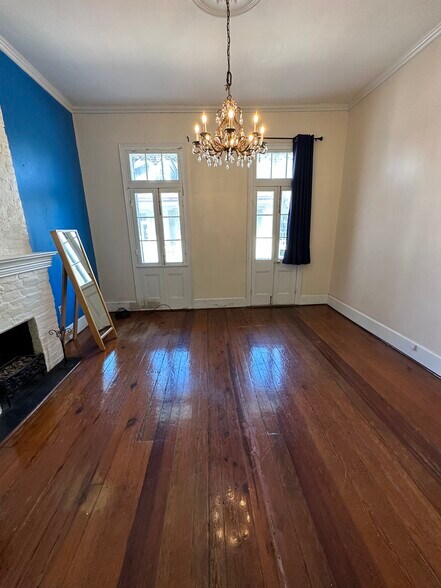 Living room leading to balcony - 821 Barracks St