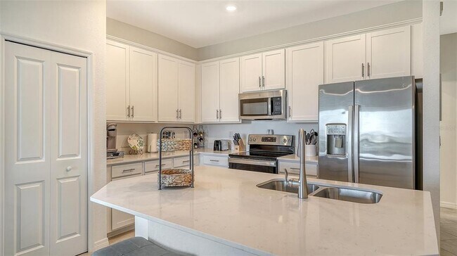 Building Photo - 12180 Wellen Golf St