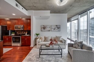 Building Photo - 301 Demonbreun St