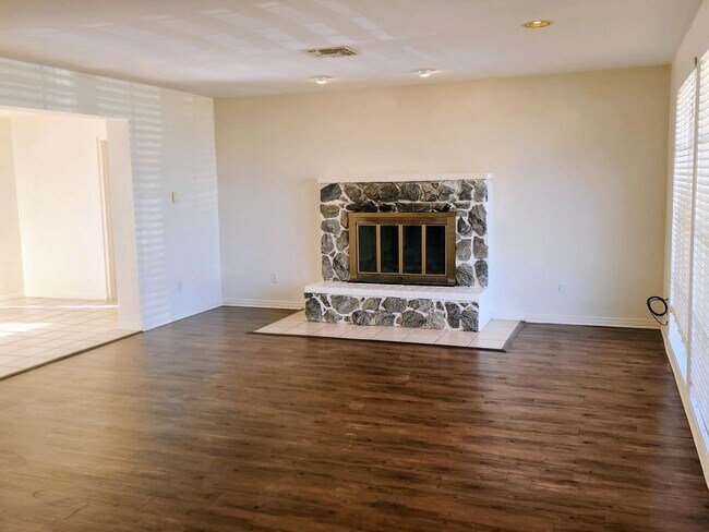 Building Photo - Coming soon 3 bed 2 bath house on the mesa!