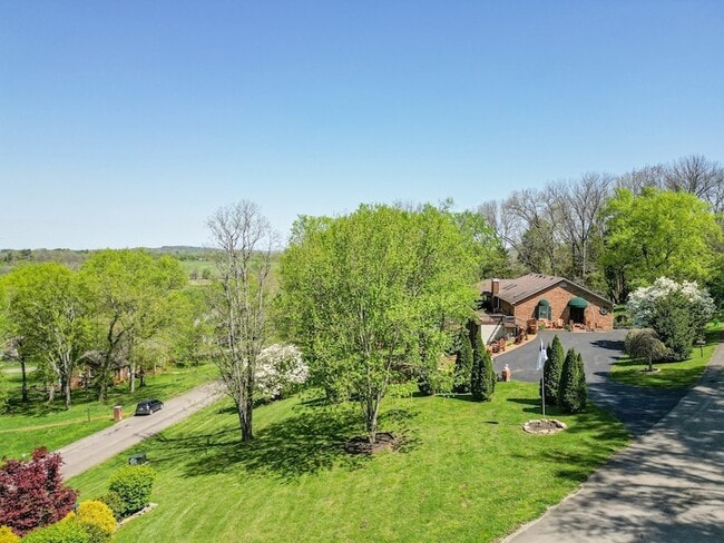 Building Photo - 204 Hogan Ln