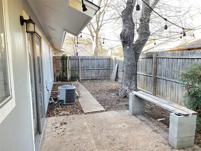 Building Photo - 8004 Clydesdale Dr