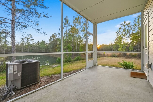 Building Photo - 3 Bedroom End Unit with a Lake View!!