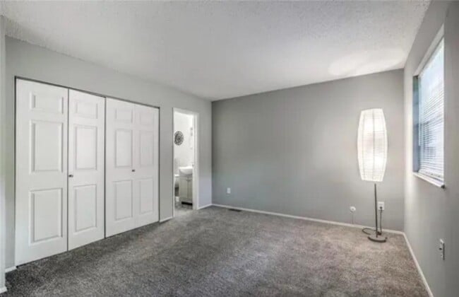 Building Photo - 252 Glandore Dr