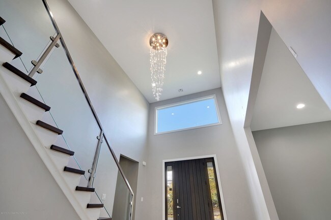 Building Photo - 98 Hollywood Ave