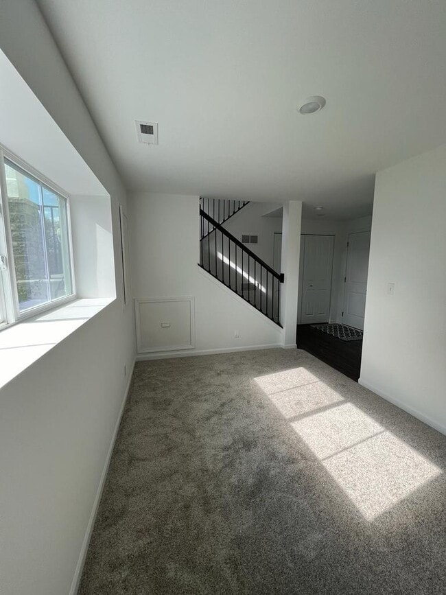 Building Photo - 1033 Atterberg Rd