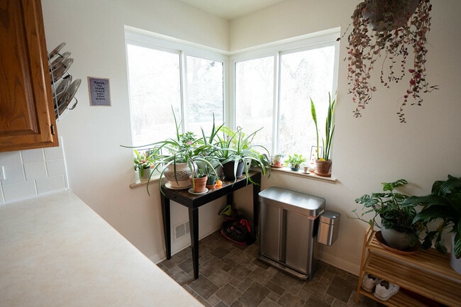 Building Photo - 180 Estes St