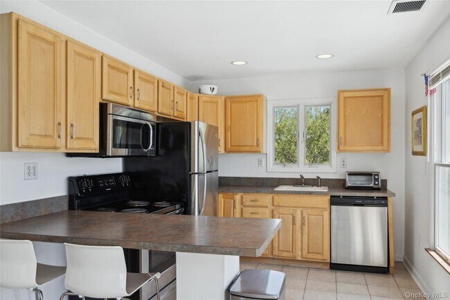 Building Photo - 846 Dune Rd