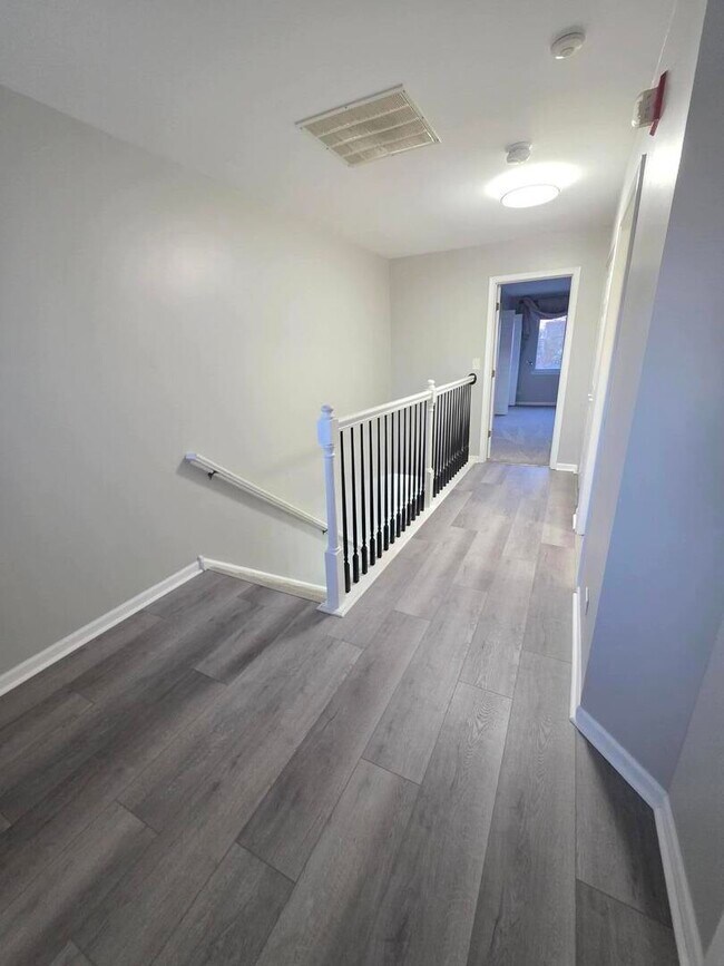 Building Photo - 3076 Kentshire Cir