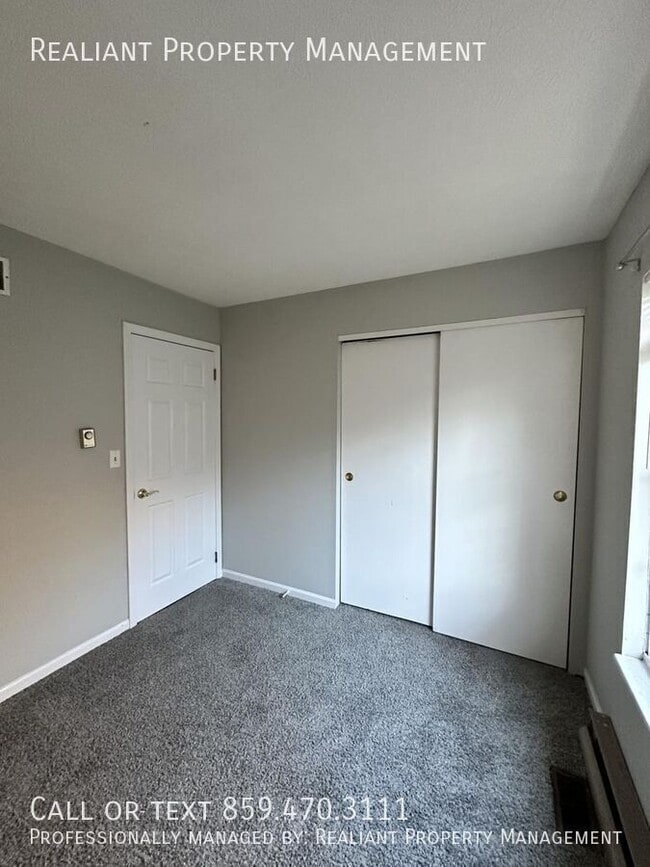 Building Photo - 1044 Tatesbrook Dr