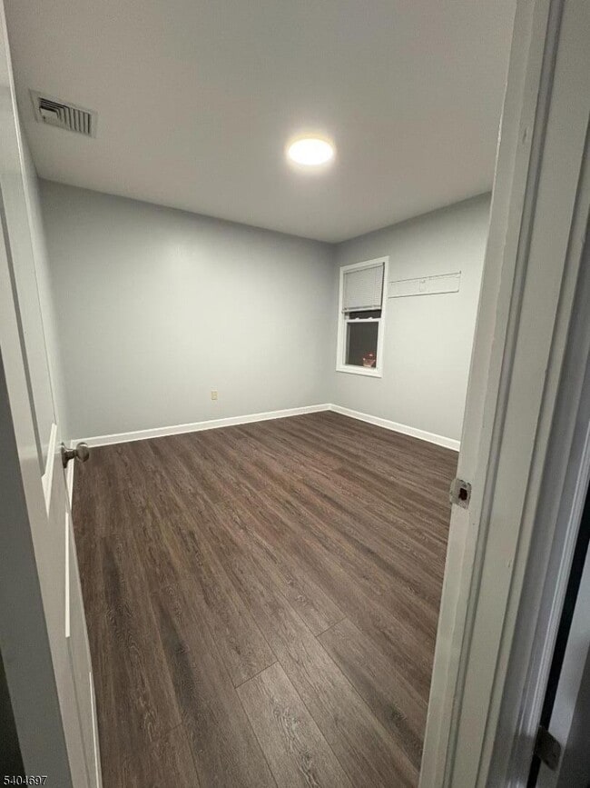 Building Photo - 173 Lincoln Ave