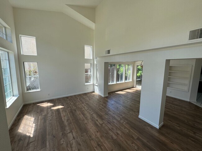 Building Photo - Ready to Move? Pet Friendly