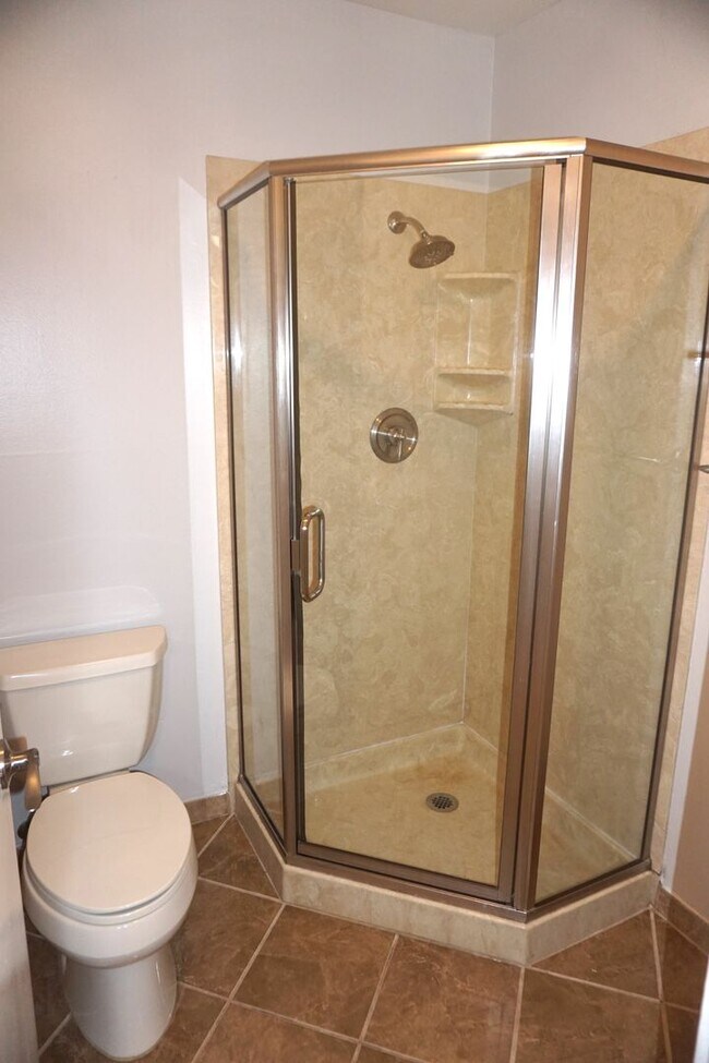 Building Photo - Beautifully Updated Condo in Great Mountai...