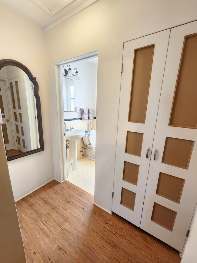 Building Photo - Coming Soon! Furnished One Bedroom with Bo...