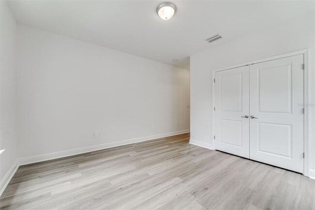 Building Photo - 1933 W Chestnut St