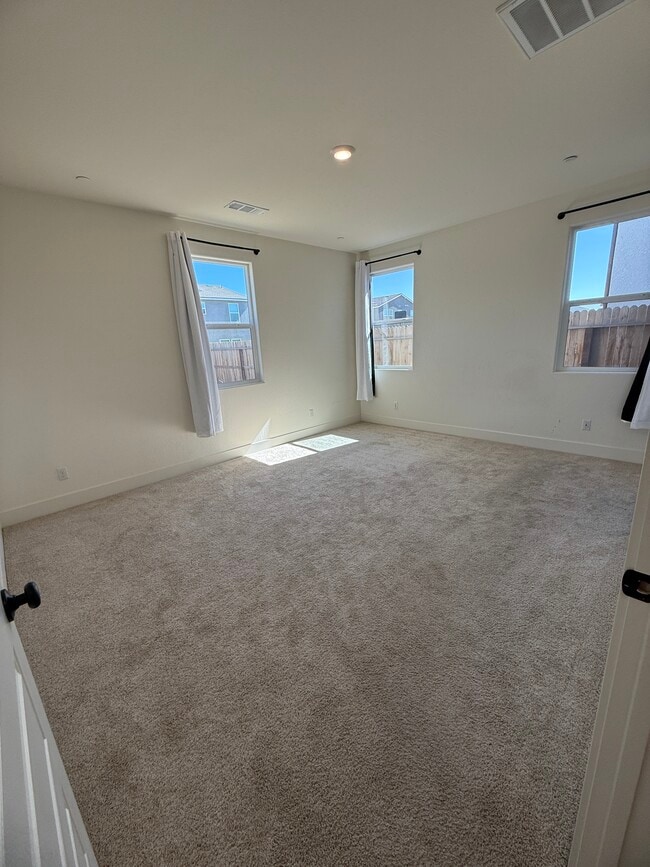 Building Photo - 402 Broadstone Ct