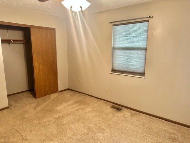 Building Photo - 224 Glenlake Dr